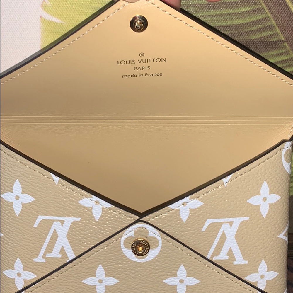 *SOLD* Louis Vuitton Medium Kirigami - Picture 4 of 8